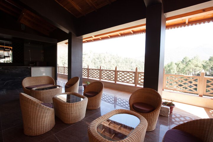 Lounge 310 of 338