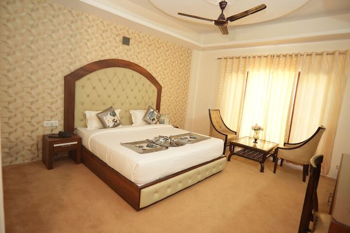 Room 12 of 23