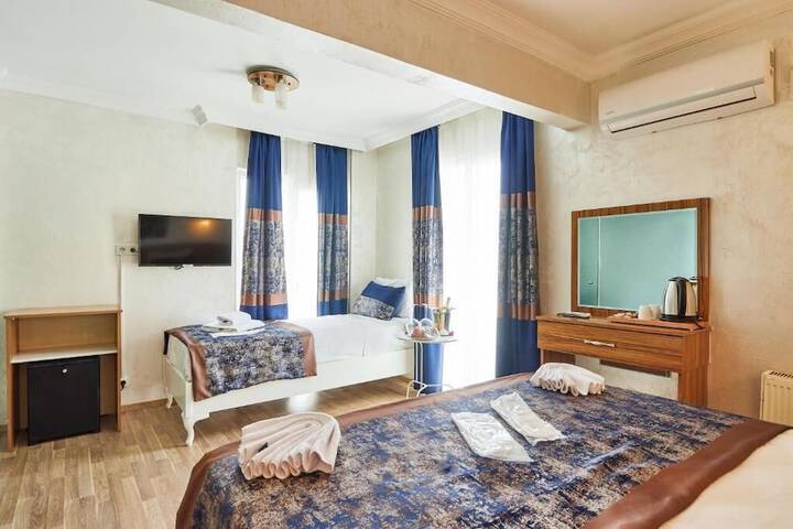 Room 9 of 28