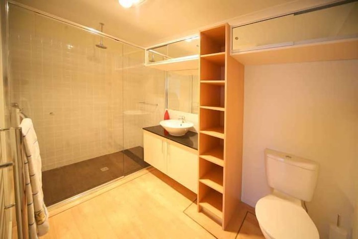 Room 5 of 13