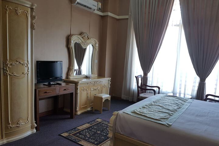 Room 4 of 40