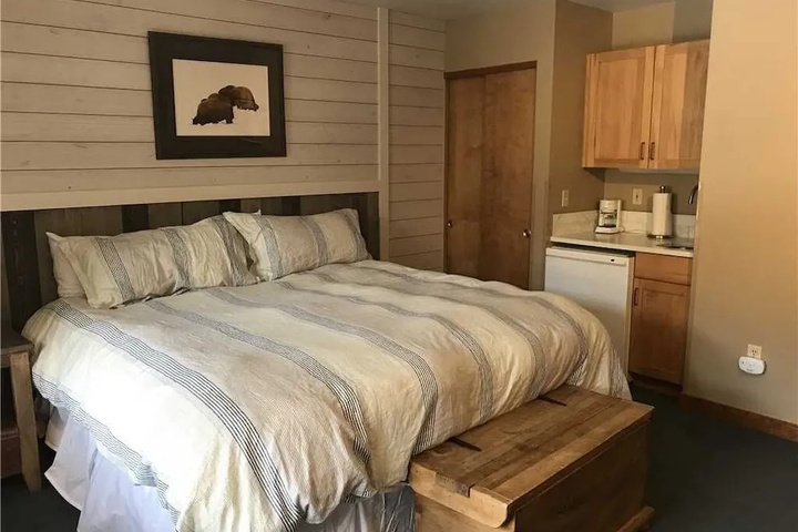 Room 6 of 10
