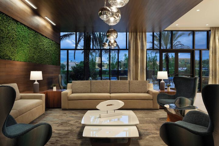 Lobby lounge