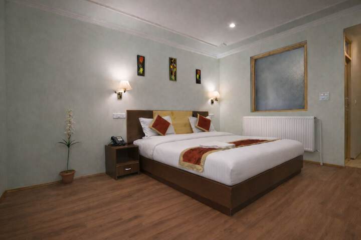 Room 12 of 30