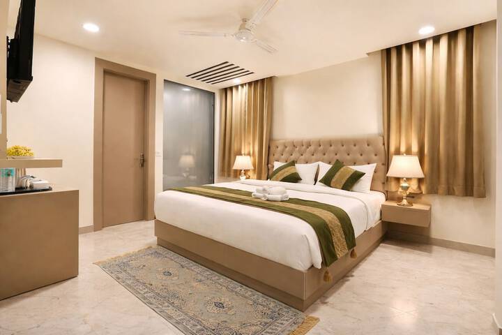 Room 2 of 19