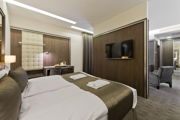 Room 19 of 70