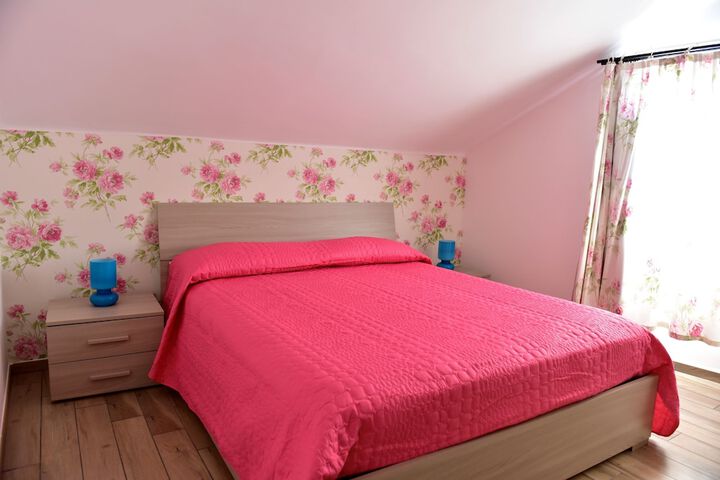 Room 6 of 46