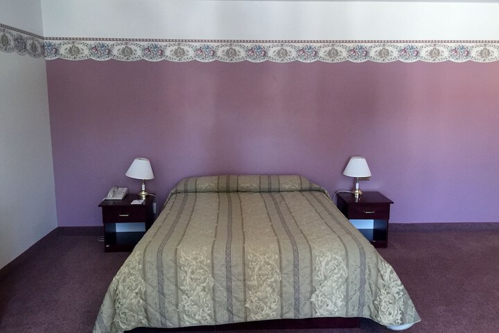 Room 12 of 32
