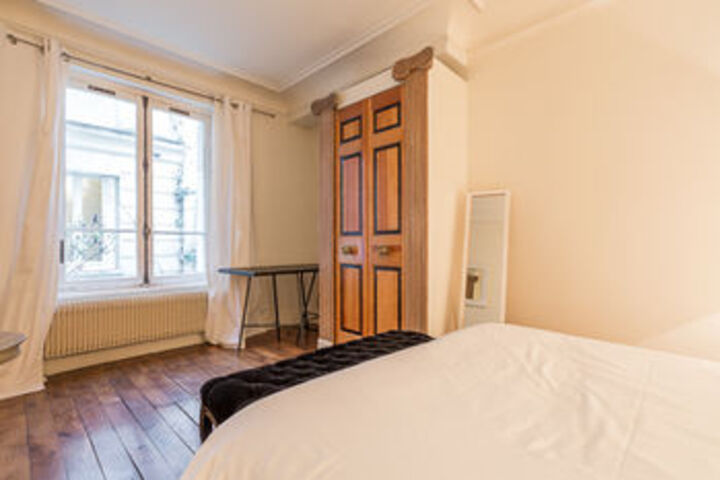 Room 42 of 189