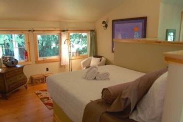 Room 4 of 8
