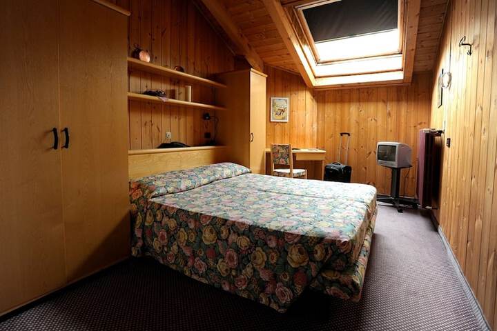 Room 6 of 52