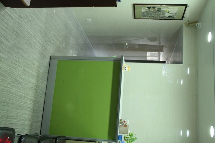 Check-in/check-out kiosk