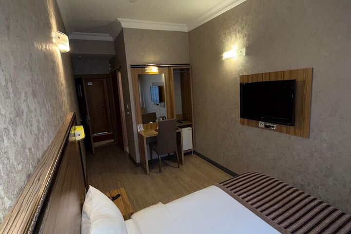 Room 15 of 35