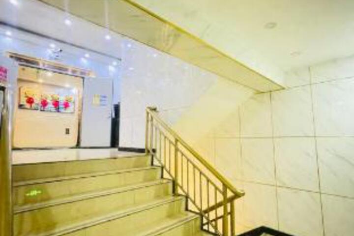 Urumqi Tianhe Hotel (Northwest Road Store)