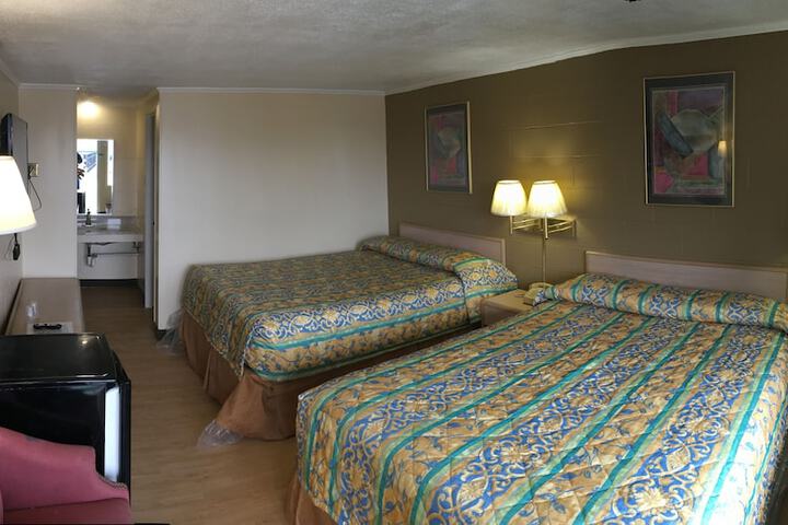 Room 16 of 38