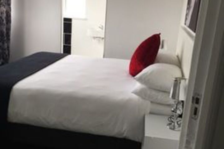 Room 16 of 46