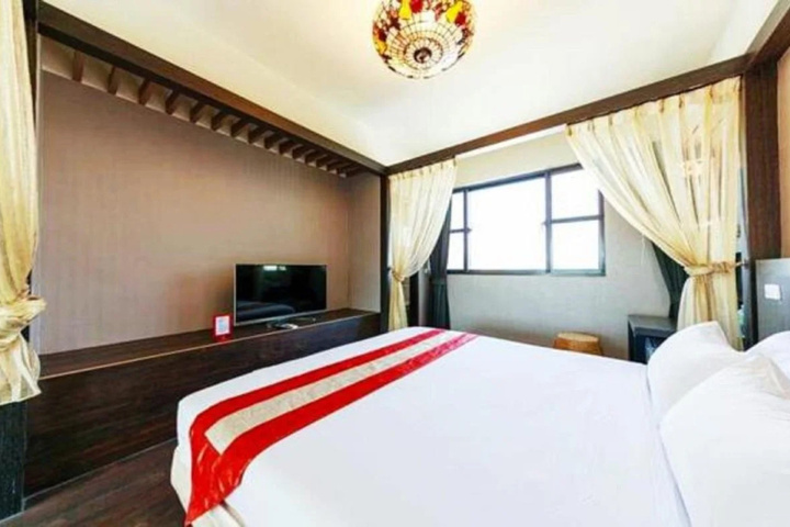 Room 14 of 18