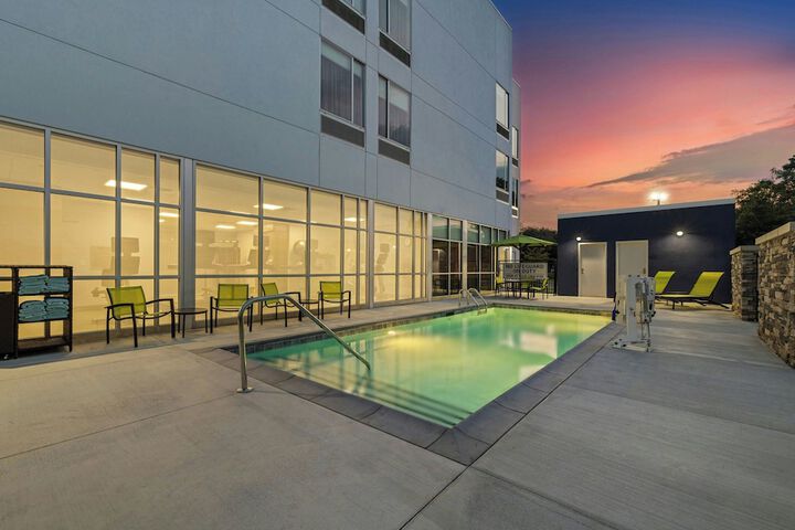 Pool 21 of 35