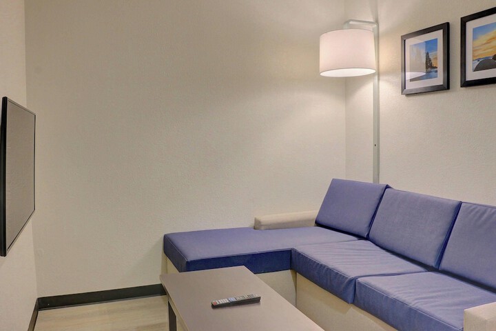 Room 28 of 41