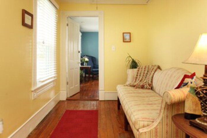 Room 32 of 65