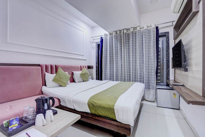 Room 10 of 32