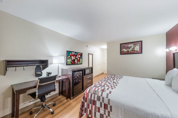 ADA Accessible Deluxe King (17 of 23)