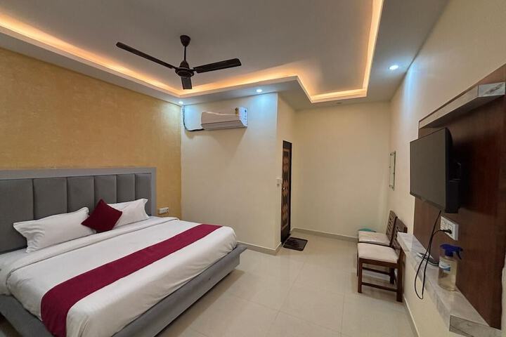 Room 2 of 12