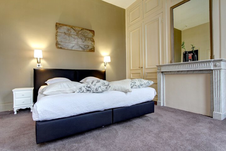 Room 6 of 30