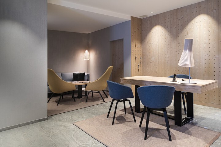 Guest Lobby