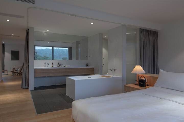 Room 32 of 218