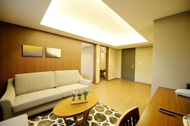 Room 43 of 79