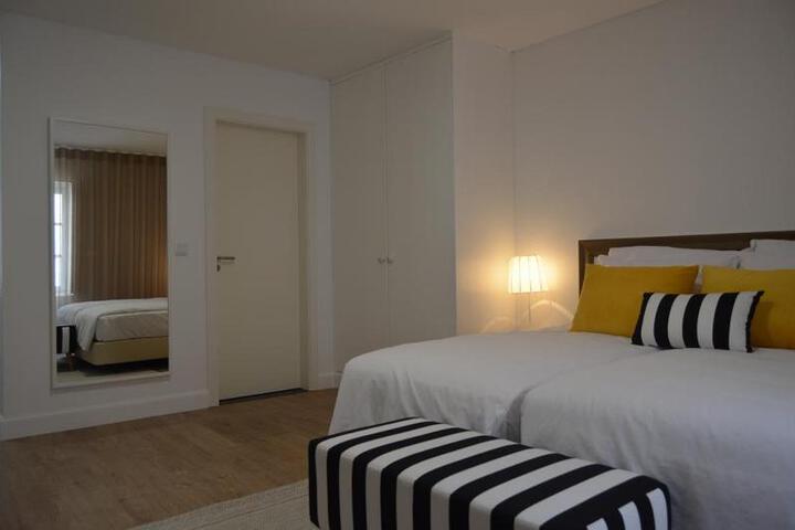 Room 4 of 10