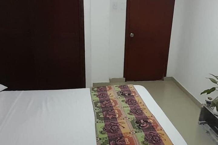 Room 4 of 11