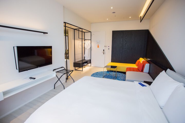 Room 50 of 83