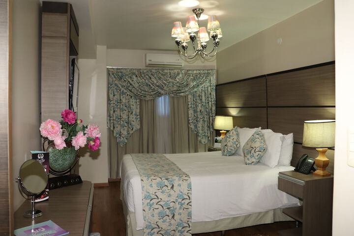 Room 11 of 80