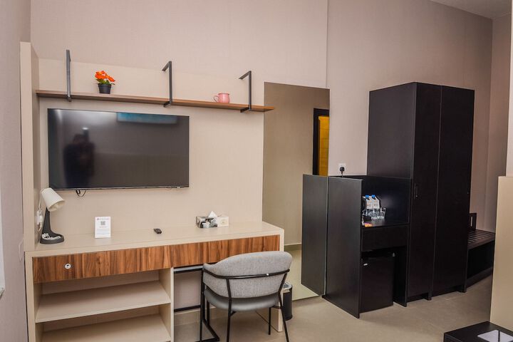 Room 12 of 110