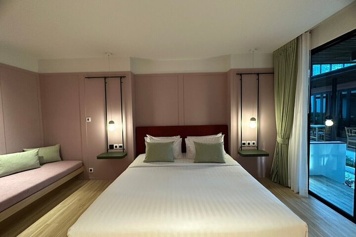 Room 16 of 38