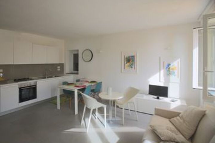 Room 9 of 12