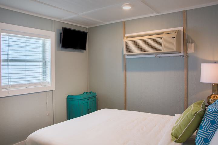 Room 8 of 77