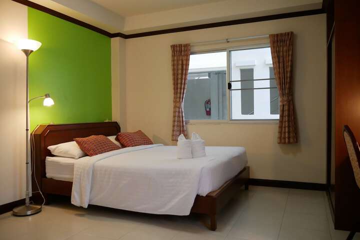 Room 4 of 25