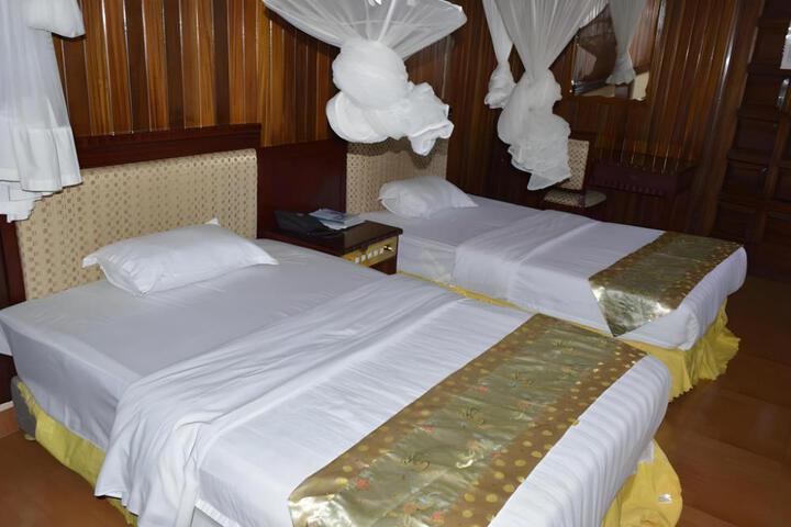 International hotel 2000