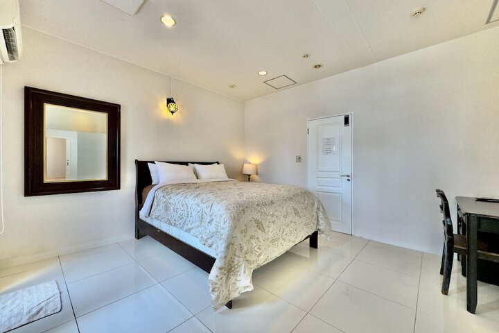 Room 22 of 193