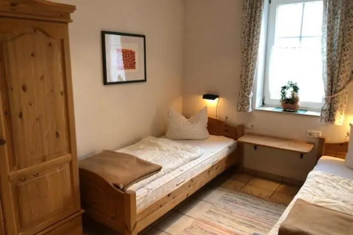 Room 2 of 8