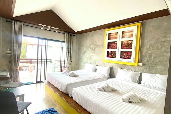 Room 5 of 8