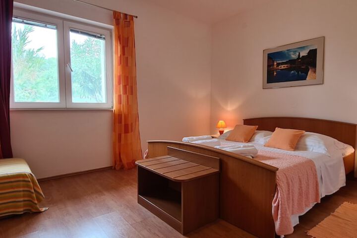 Room 15 of 62