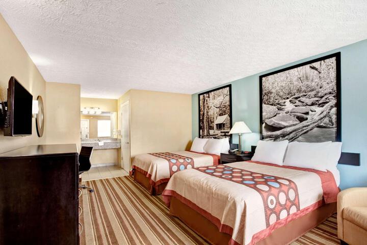 1 King Bed Accessible (10 of 13)
