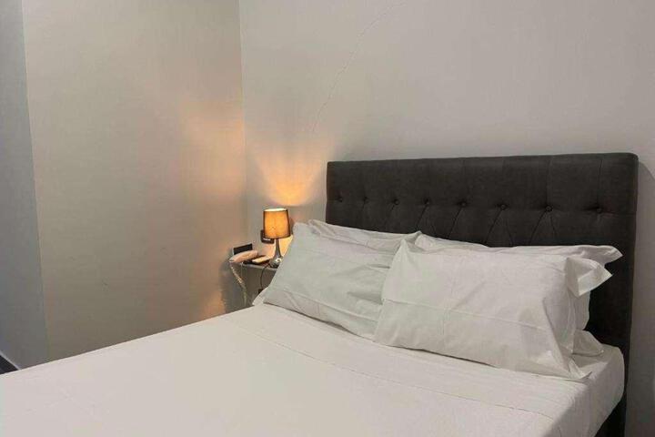 Room 3 of 34