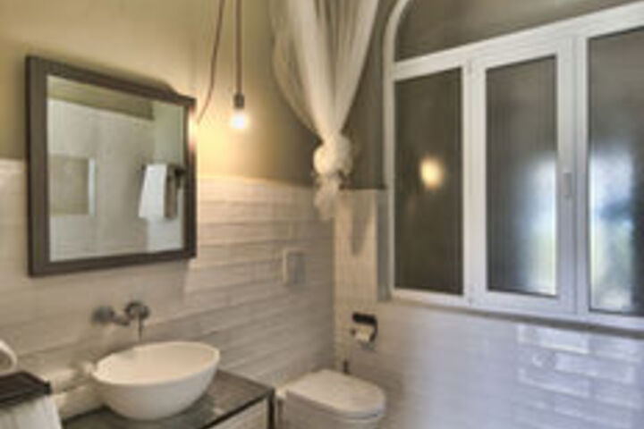 Room 4 of 27