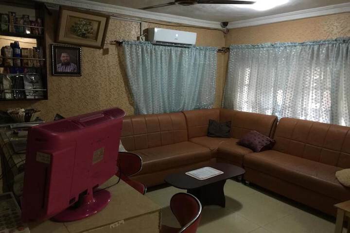 Lounge 21 of 22