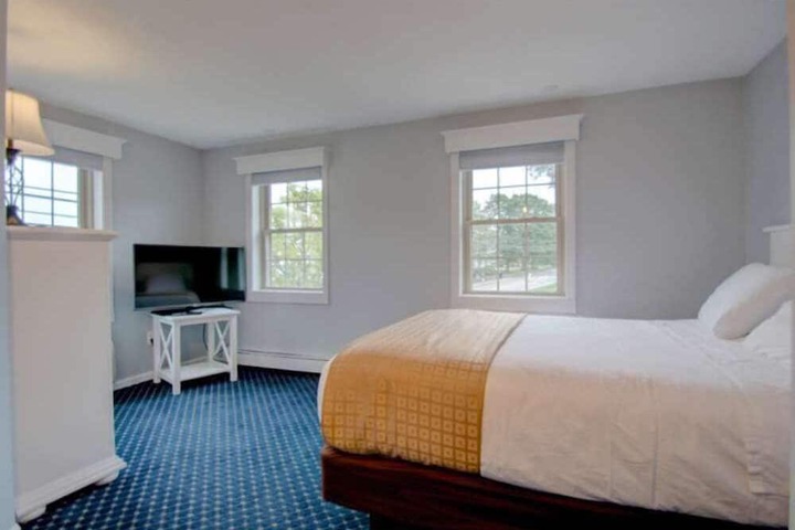 Room 3 of 138